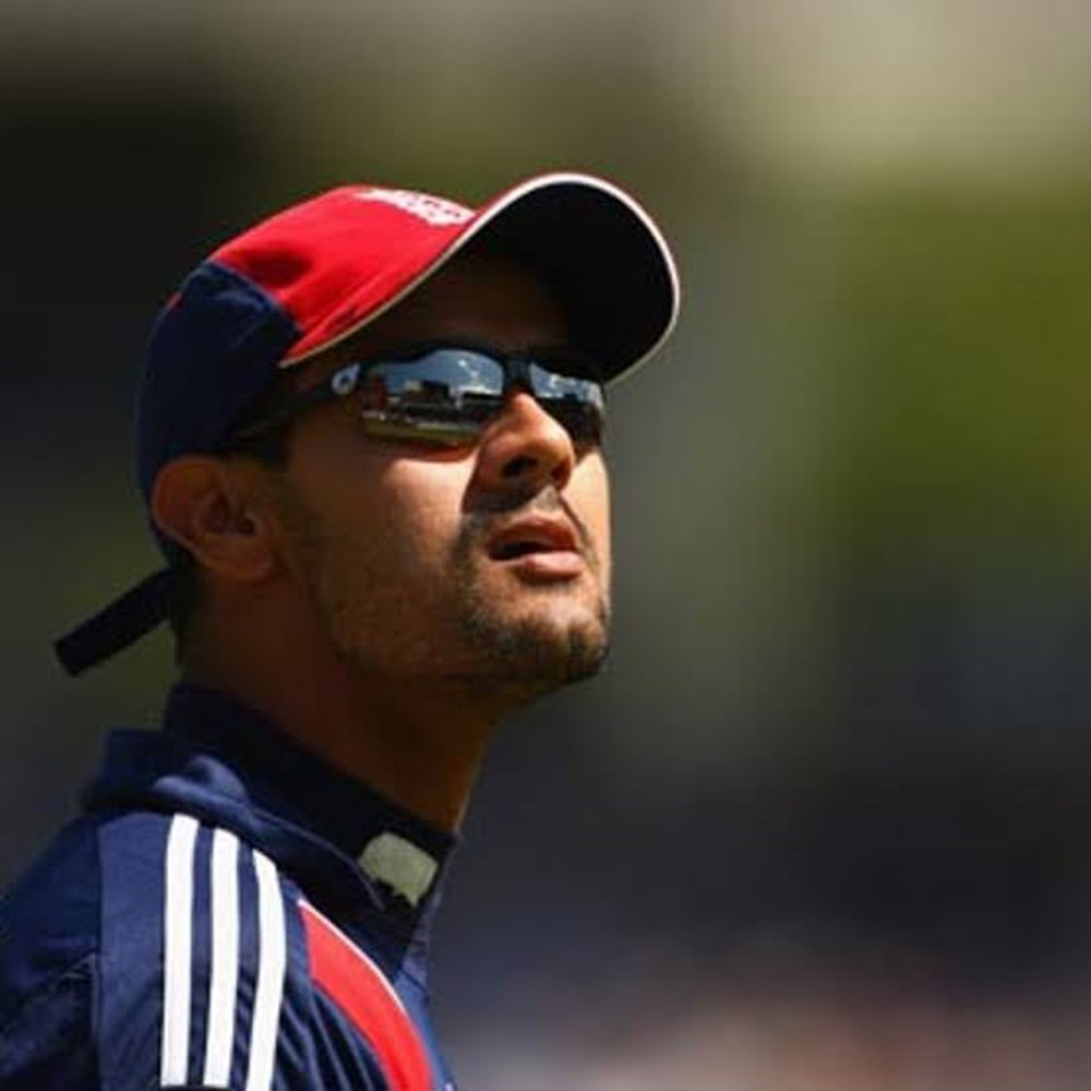 Owais Shah on the field in England colours
